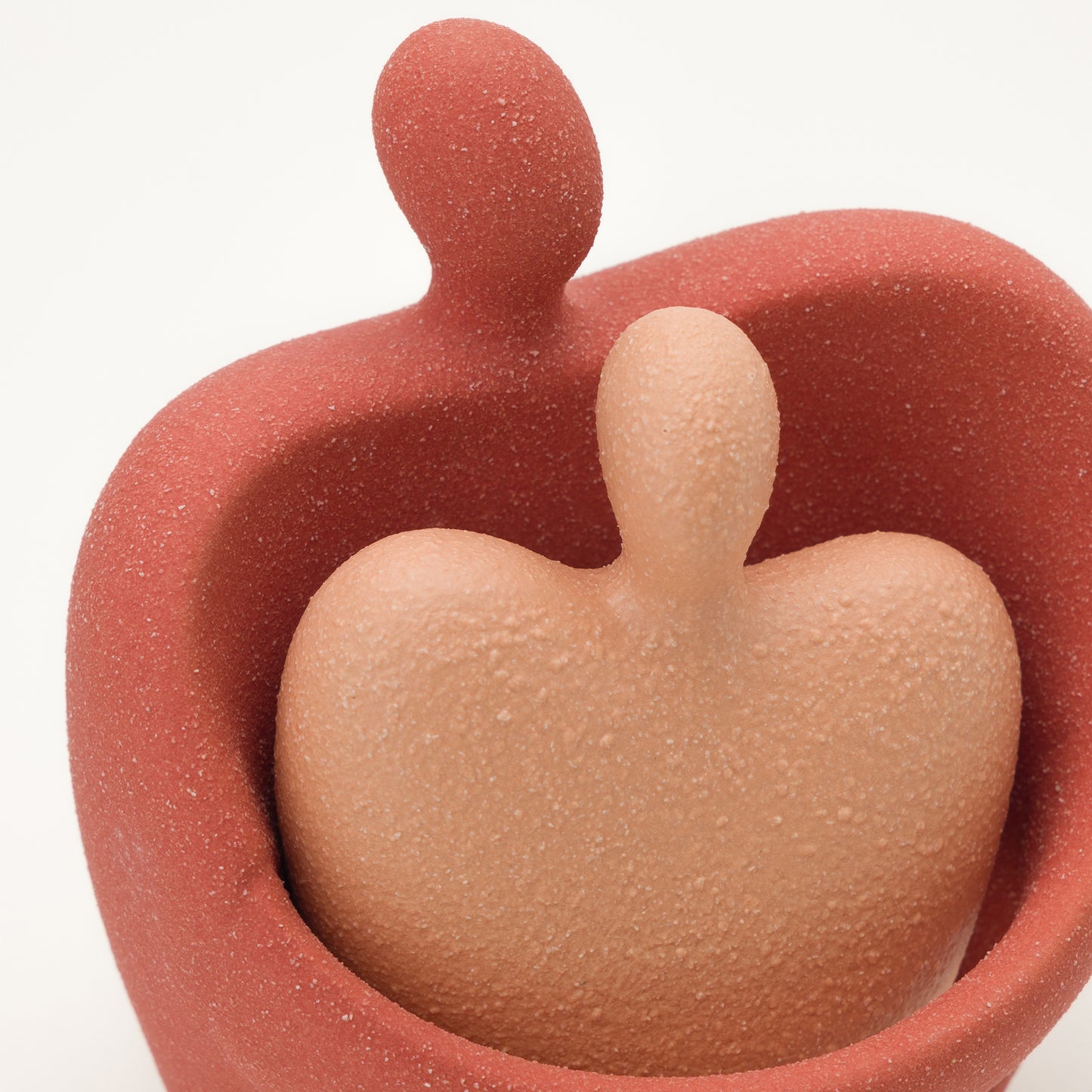 Керамична скулптура „Прегръдка“ – Терракота