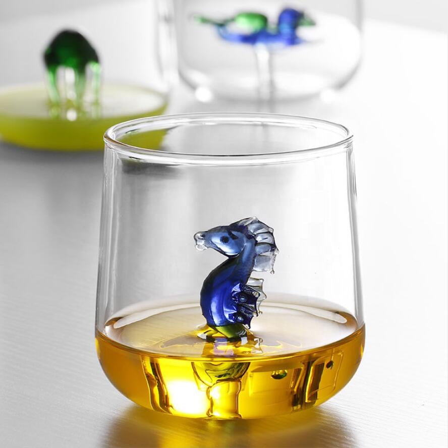 Стъклена чаша с морско конче – артистична ръчна изработка