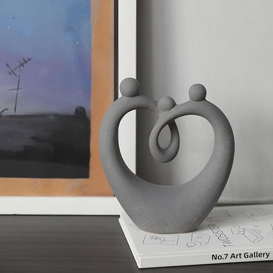 Керамична скулптура „Прегръдка семейство“ – сива