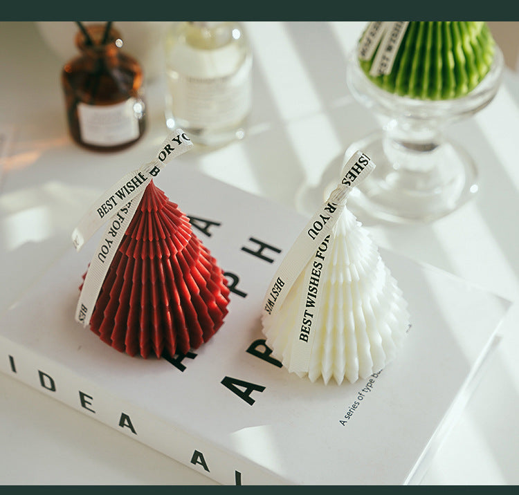 Ароматна свещ „Коледно дръвче“ – елегантна празнична декорация Детайли за продукта