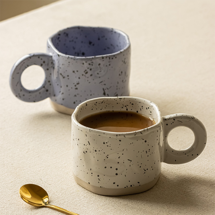 Керамична чаша с дръжка пръстен – петниста глазура, 275 мл