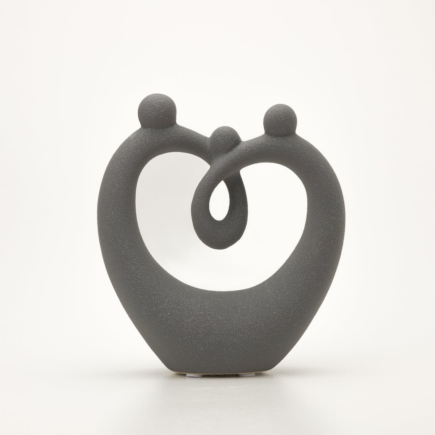 Керамична скулптура „Прегръдка семейство“ – сива