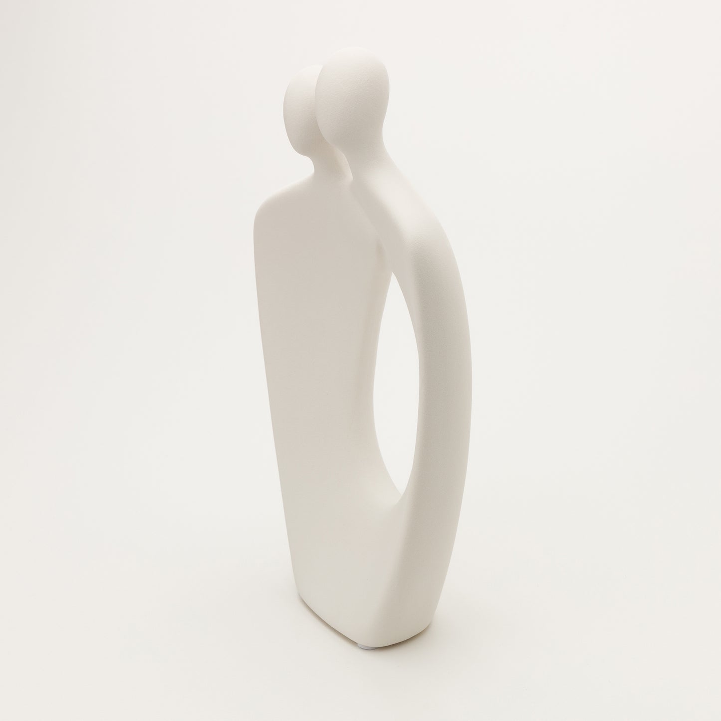 Керамична скулптура „Силует двойка“ – бяла