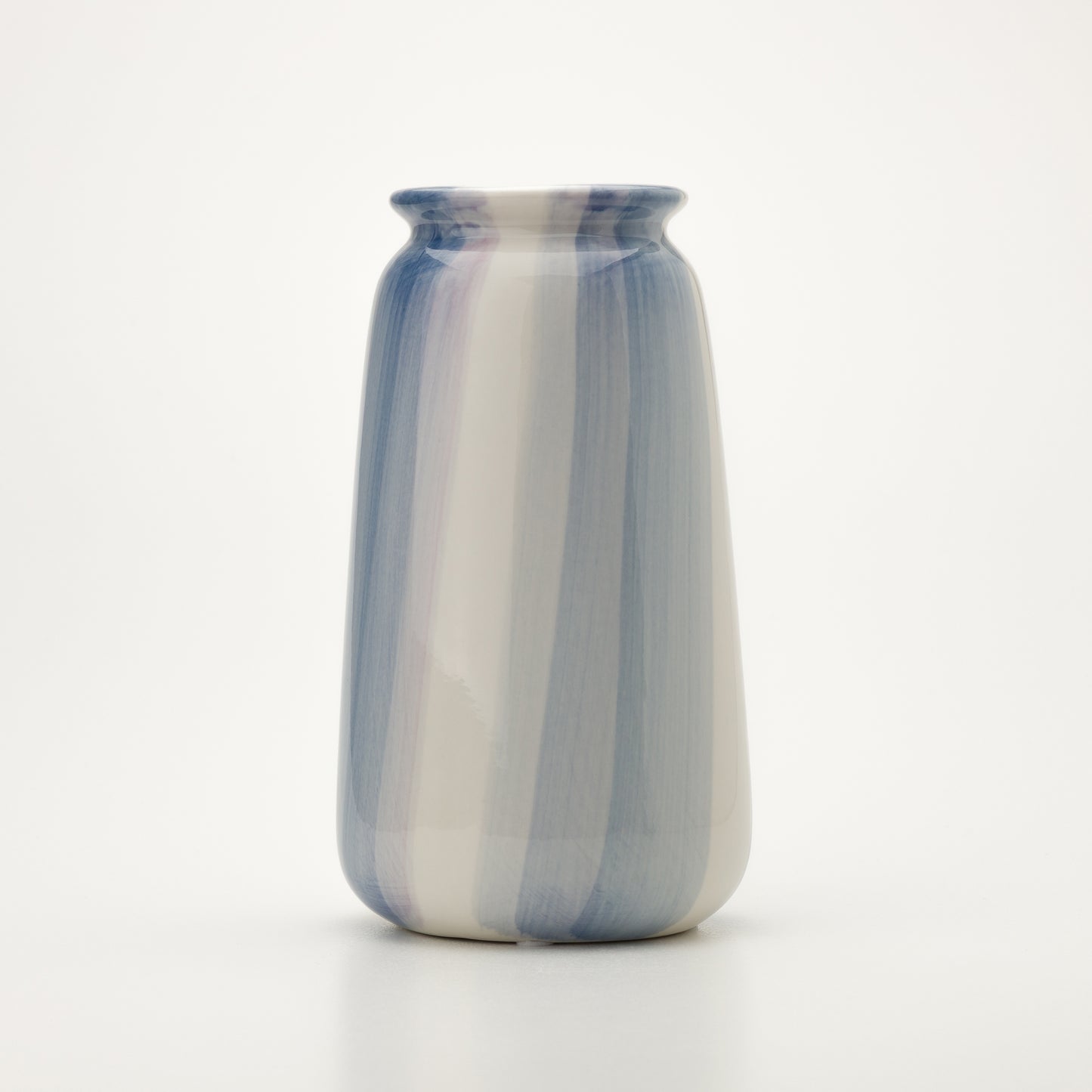 Керамична ваза в синьо-бял десен