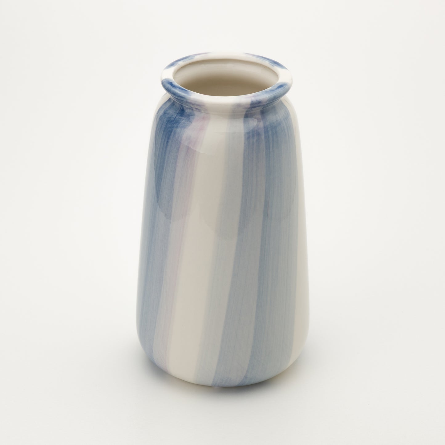 Керамична ваза в синьо-бял десен