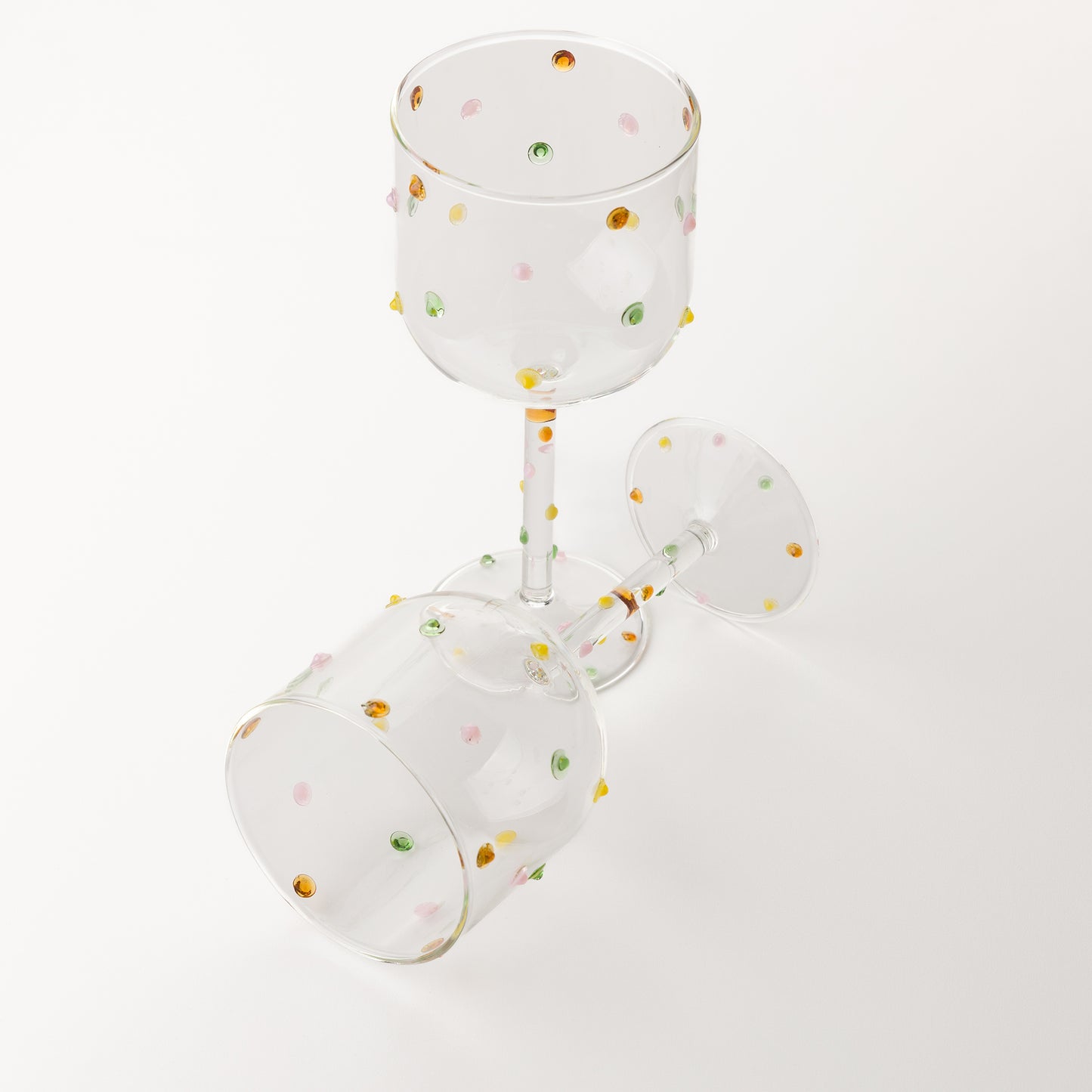 Стъклена висока чаша с цветни акценти