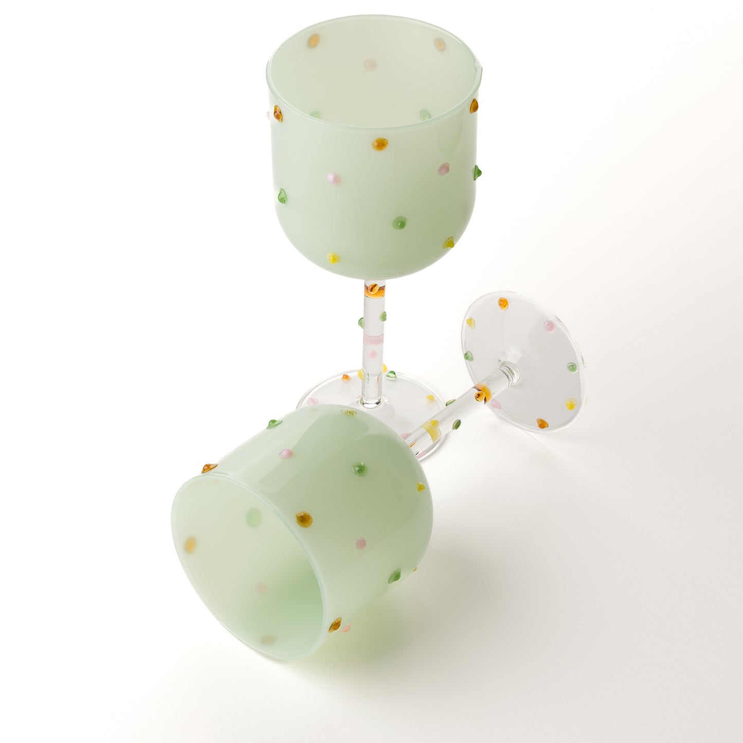 Стъклена висока чаша с цветни акценти