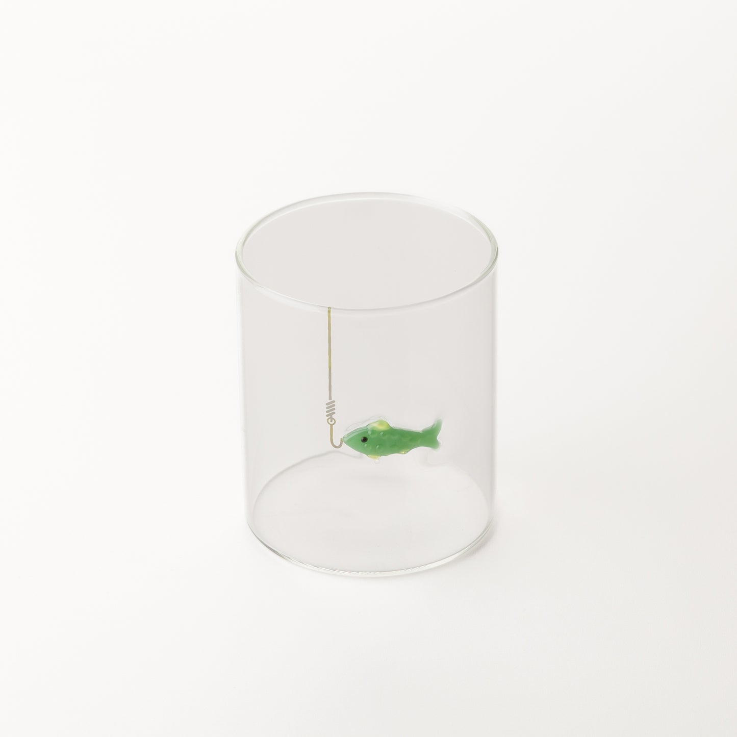 Стъклена чаша с релефна фигурка рибка