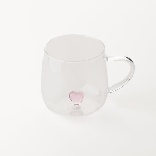 Елегантна стъклена чаша с розово сърце
