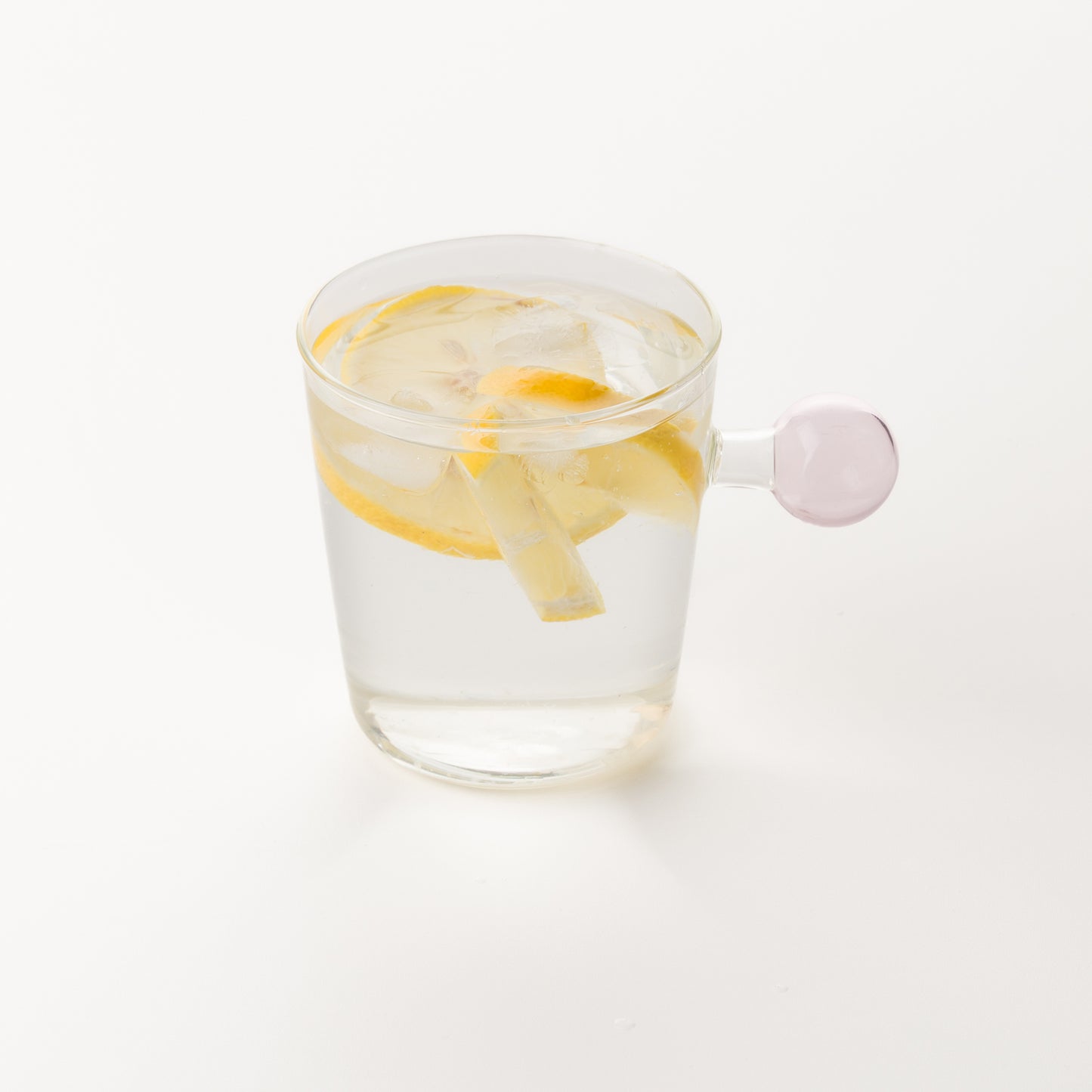 Стъклена чаша с цветна кръгла дръжка – ръчна изработка