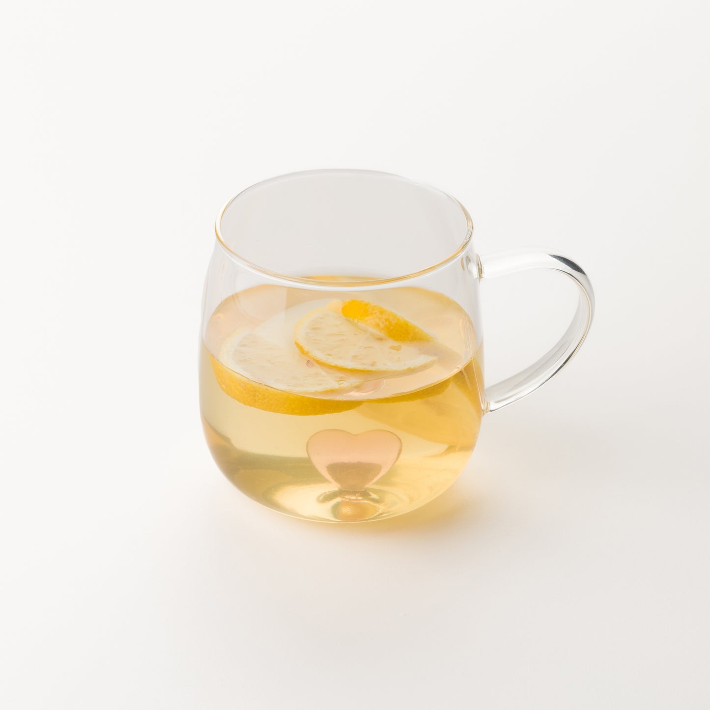 Елегантна стъклена чаша с розово сърце