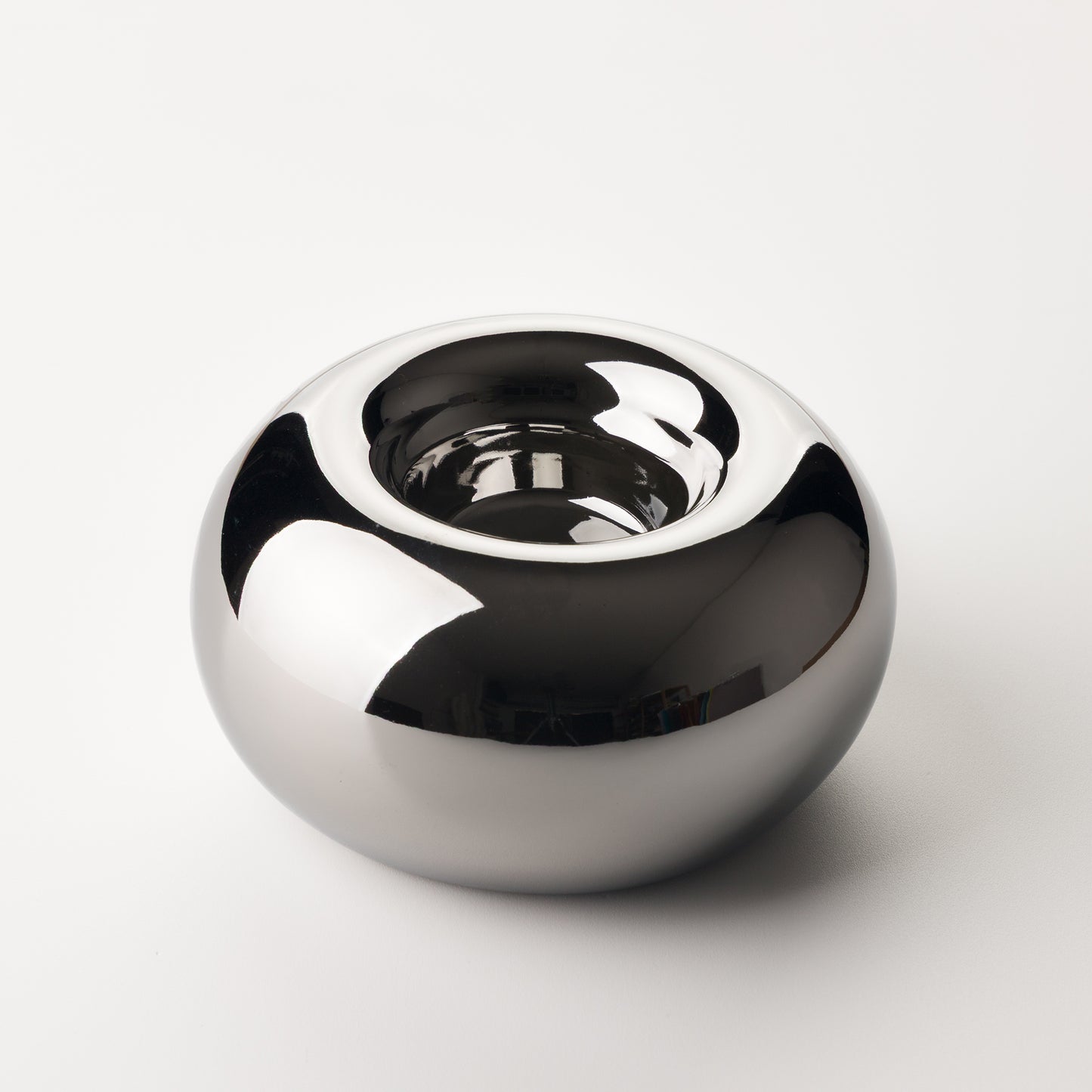 Огледален свещник от керамика – три модела в сребърен цвят