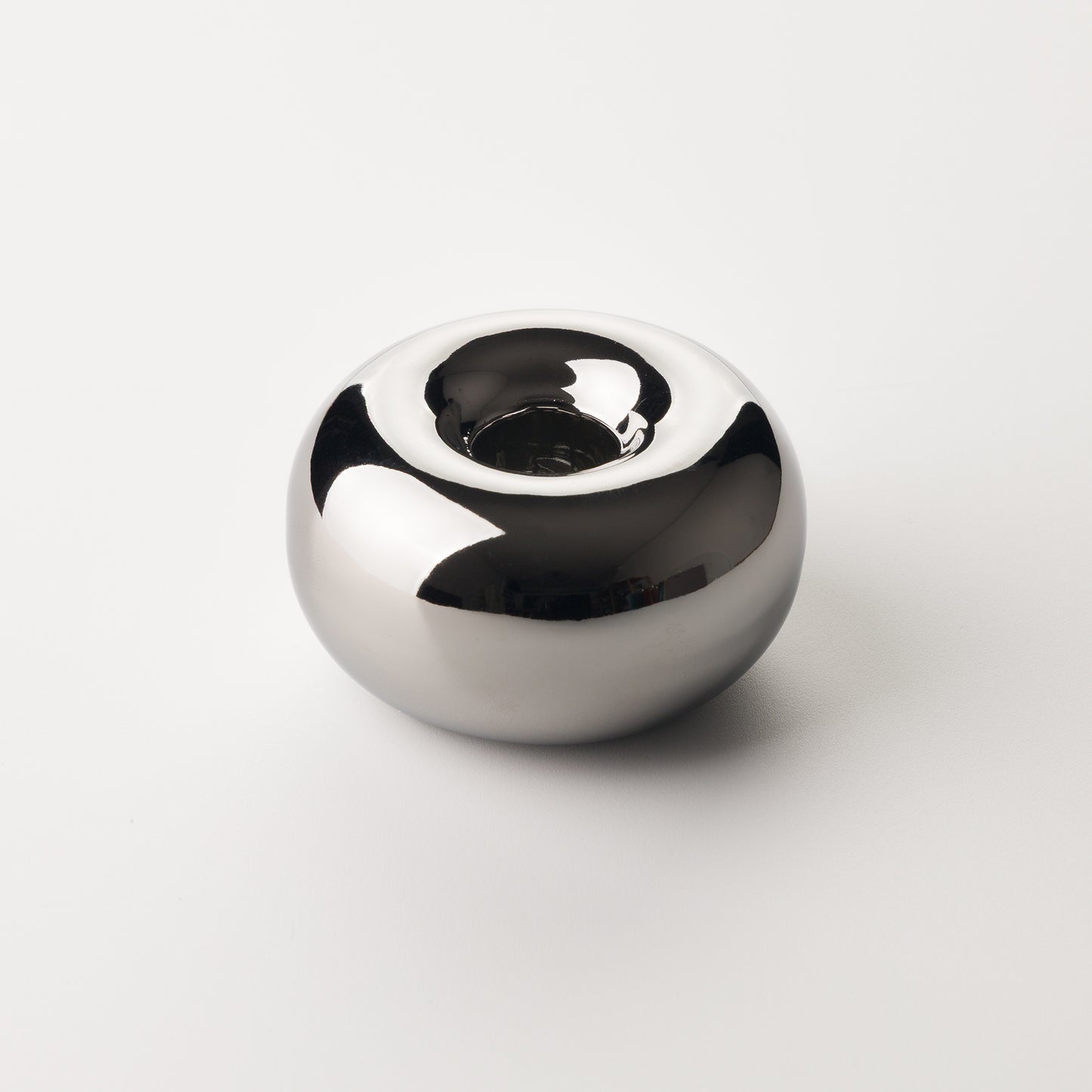 Огледален свещник от керамика – три модела в сребърен цвят