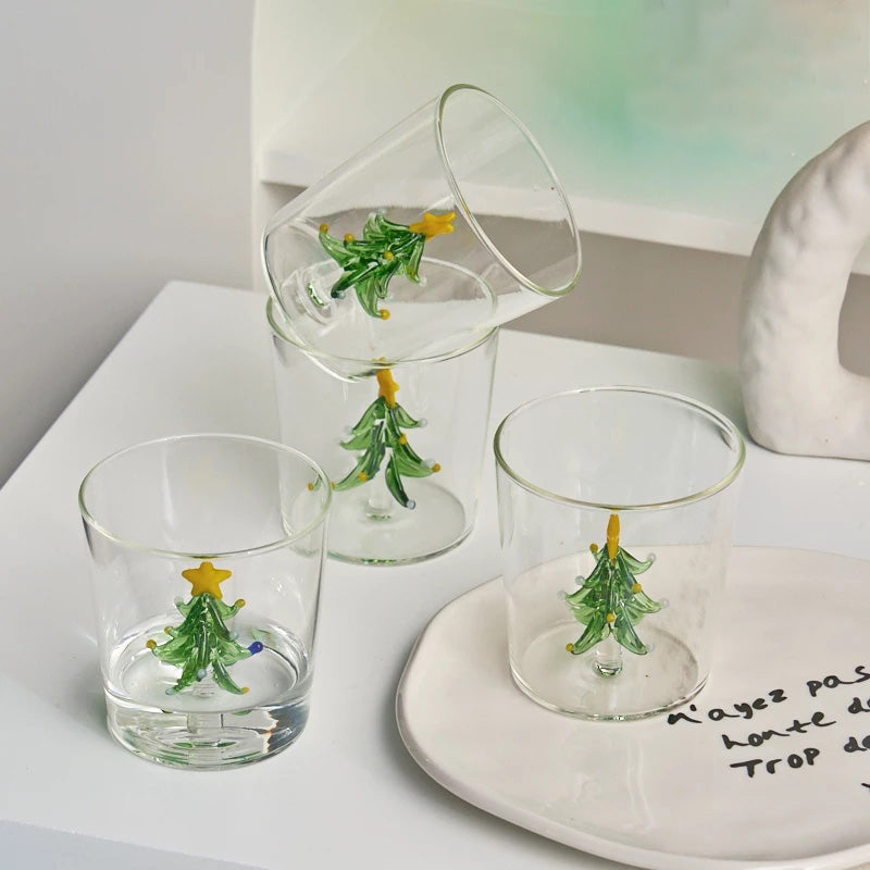 Коледна стъклена чаша с декоративна фигурка елха – 300 ml