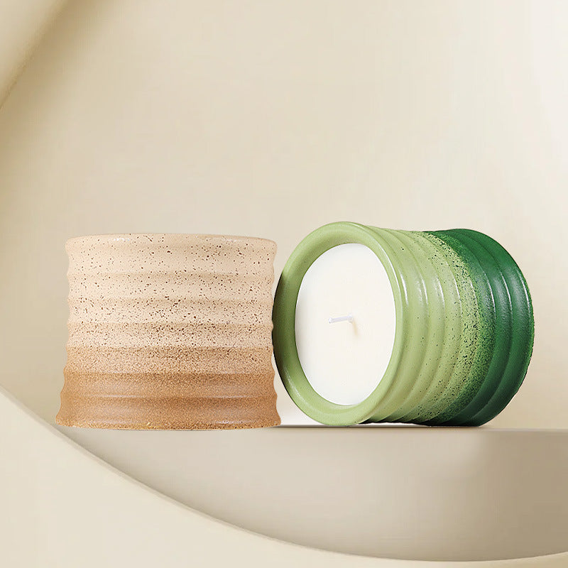 Ароматна свещ в луксозен плисиран керамичен съд — ръчна изработка