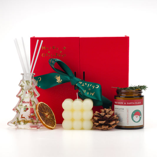 Коледен Ароматен Сет – Свещи, Дифузер и Декорации в Подаръчна Кутия